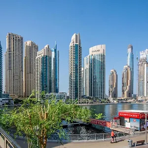 Lux Spectacular Marina View Apartment